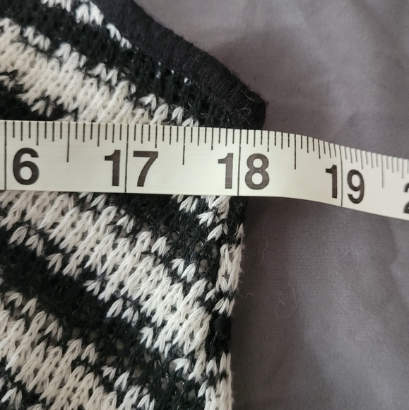 Mauve Knit Wrap Sleevless Top Black/White Stripe Pattern Size Large - Picture 6 of 6